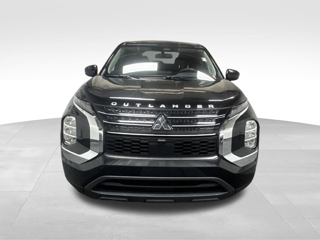 Used 2022 Mitsubishi Outlander ES AWD/4WD image 3