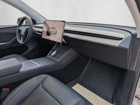 Used 2026 Tesla Model Y 2WD image 22