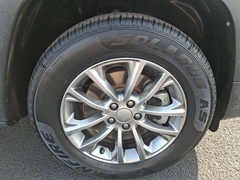 Certified 2021 Jeep Cherokee Latitude Lux w/ Sun & Sound Group image 8