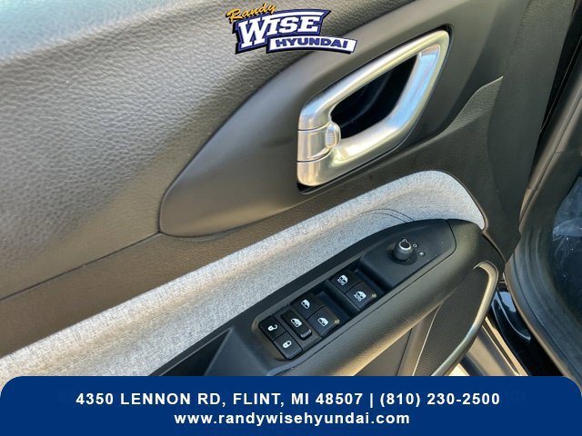 Used 2024 Jeep Compass Latitude AWD/4WD image 17