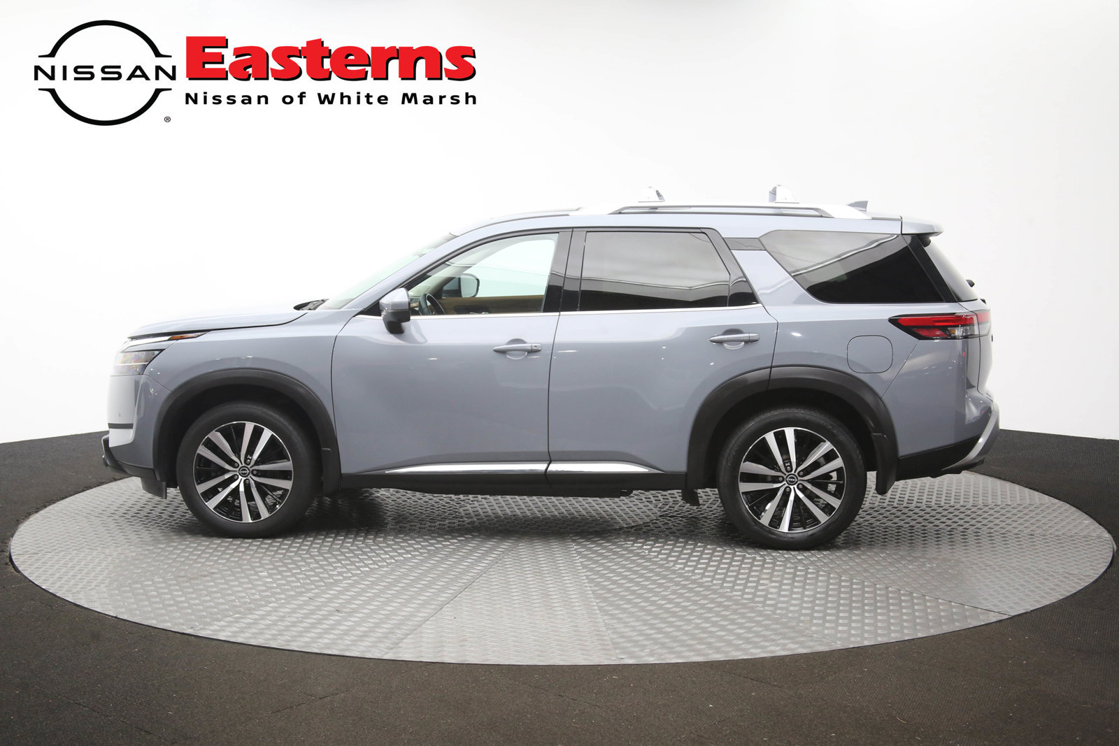 Used 2023 Nissan Pathfinder Platinum w/ Cargo Package AWD/4WD image 59