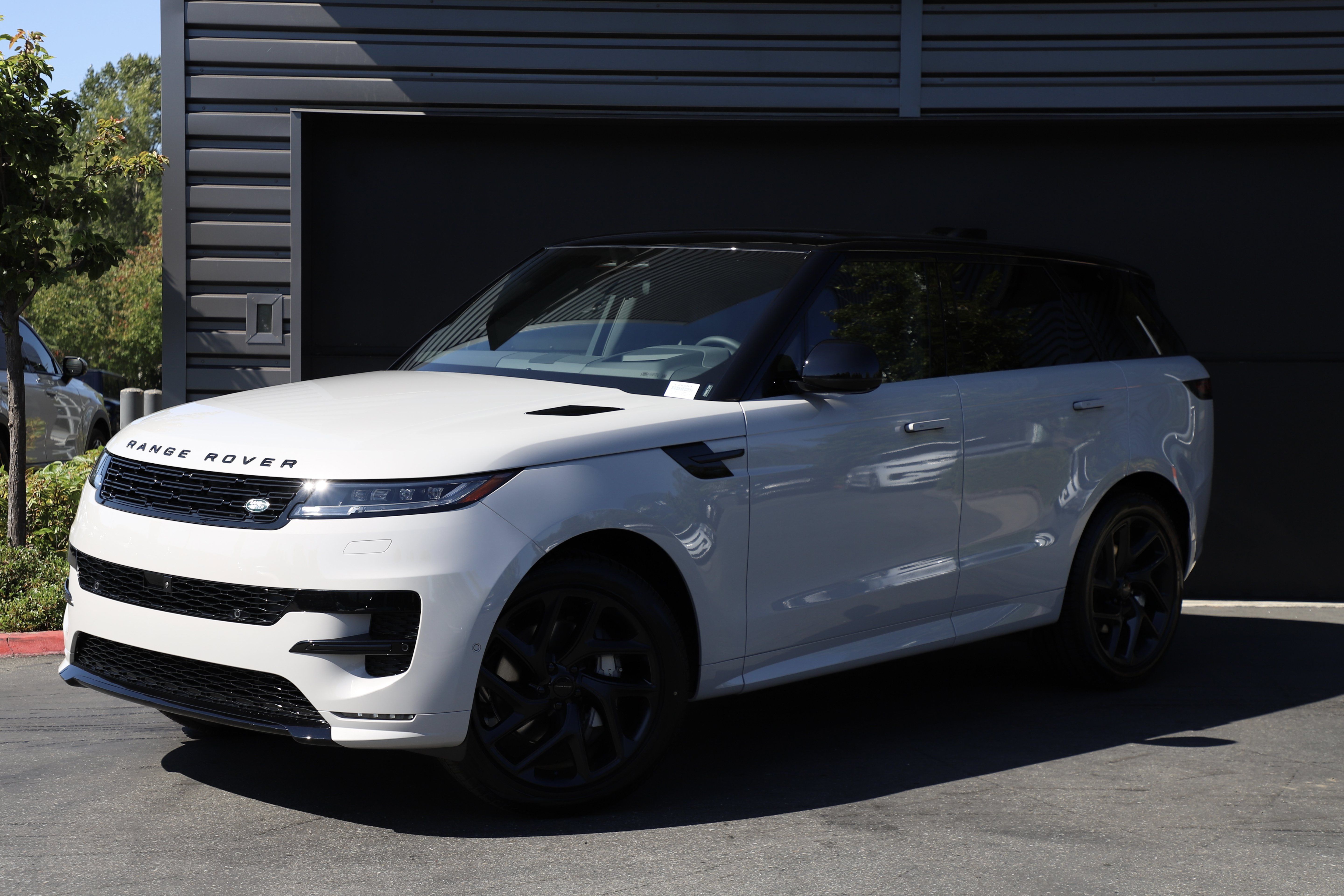 New 2026 Land Rover Range Rover Sport Dynamic SE AWD/4WD image 1