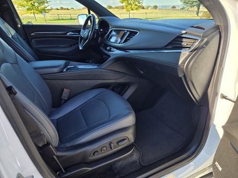 Used 2022 Buick Enclave Premium image 27
