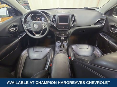 Used 2019 Jeep Cherokee Latitude Plus w/ Cold Weather Group AWD/4WD image 27