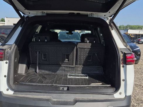 Used 2023 Chevrolet Traverse LT FWD image 5