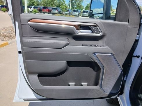 New 2026 GMC Sierra 3500 Denali w/ Denali Reserve Package AWD/4WD image 11