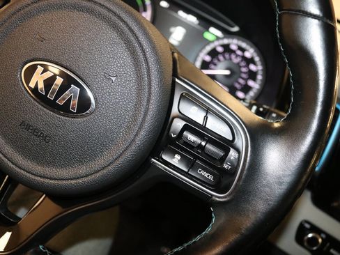 Used 2018 Kia Niro EX Premium image 33