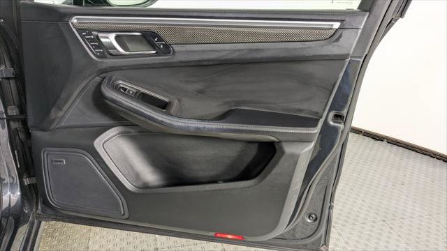 Used 2017 Porsche Macan Turbo AWD/4WD image 18