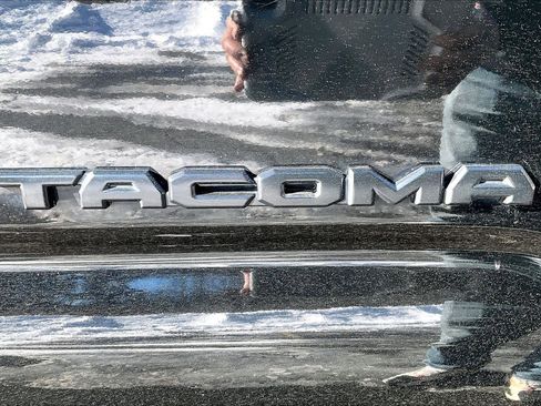 Used 2021 Toyota Tacoma SR5 image 33