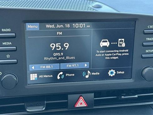 Certified 2025 Hyundai Elantra Sport image 18