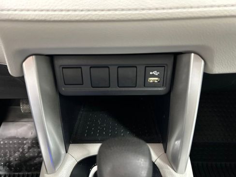Used 2022 Toyota Corolla Cross L AWD/4WD image 23