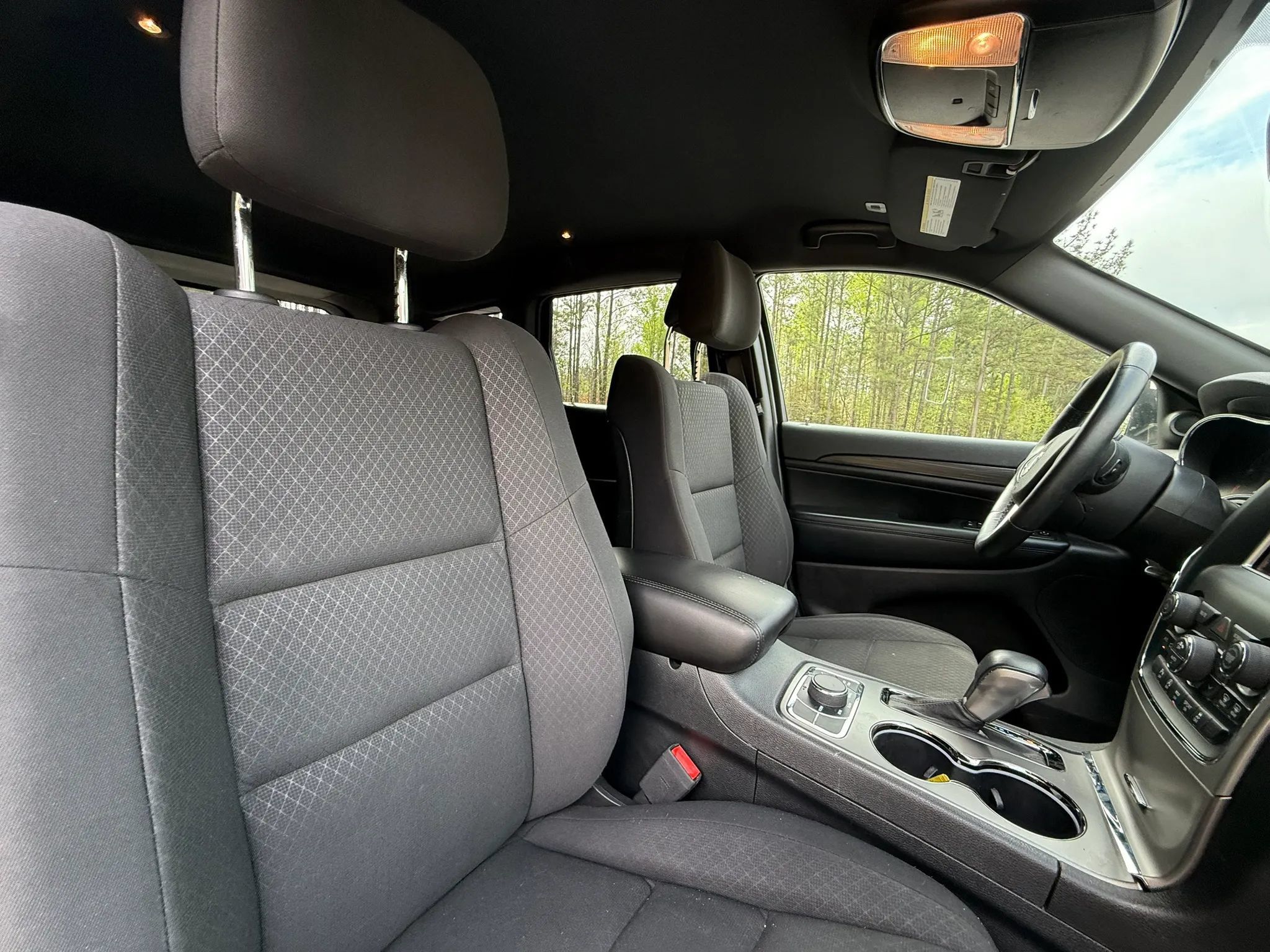 Used 2019 Jeep Grand Cherokee Laredo AWD/4WD image 24