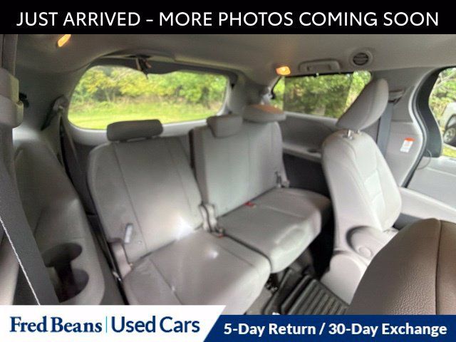 Used 2018 Toyota Sienna XLE w/ XLE Navigation Package AWD/4WD image 15
