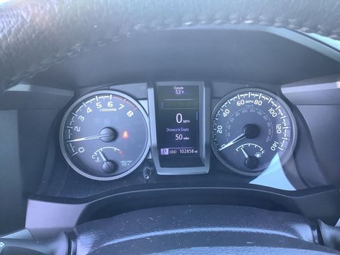 Used 2017 Toyota Tacoma TRD Sport image 14