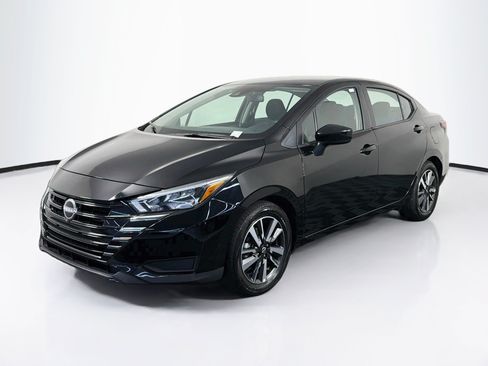 Used 2025 Nissan Versa SV FWD image 3