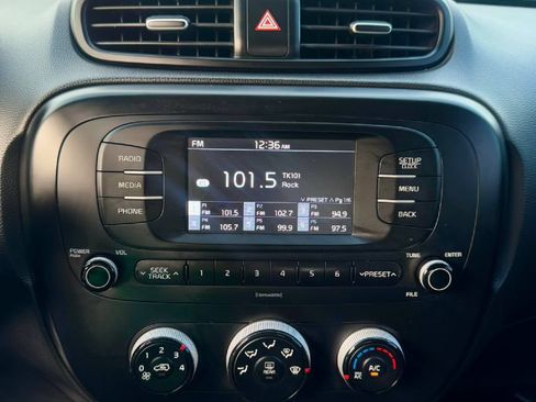 Used 2018 Kia Soul FWD image 15