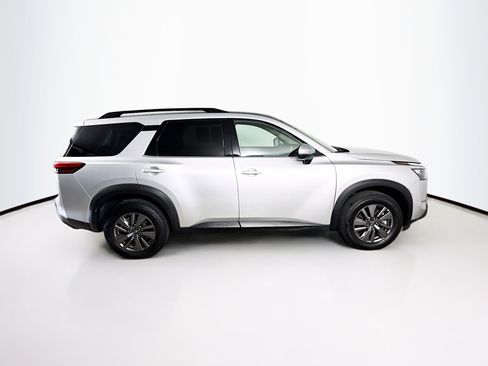 Used 2025 Nissan Pathfinder SV FWD image 2