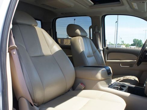 Used 2011 Chevrolet Silverado 2500 LTZ w/ LTZ Plus Package AWD/4WD image 16
