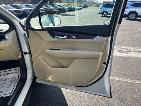 Used 2017 Cadillac XT5 Luxury image 43