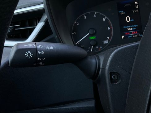 Used 2025 Toyota Corolla LE image 32