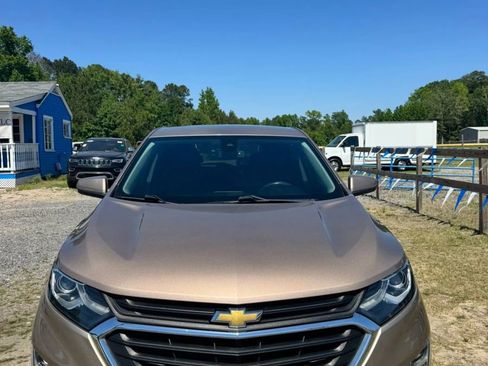 Used 2019 Chevrolet Equinox LT w/ Driver Convenience Package FWD image 3