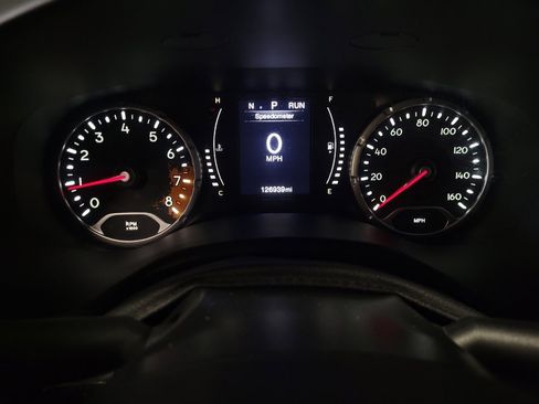 Used 2016 Jeep Renegade Latitude FWD image 23