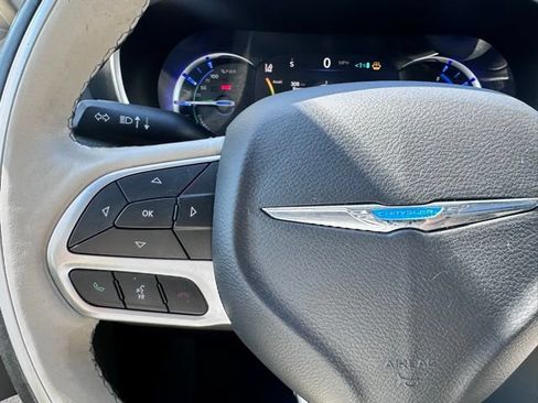 Used 2020 Chrysler Pacifica Limited w/ Advanced Safetytec Group FWD image 20