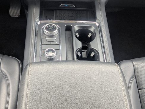 Certified 2024 Ford Expedition XLT image 21