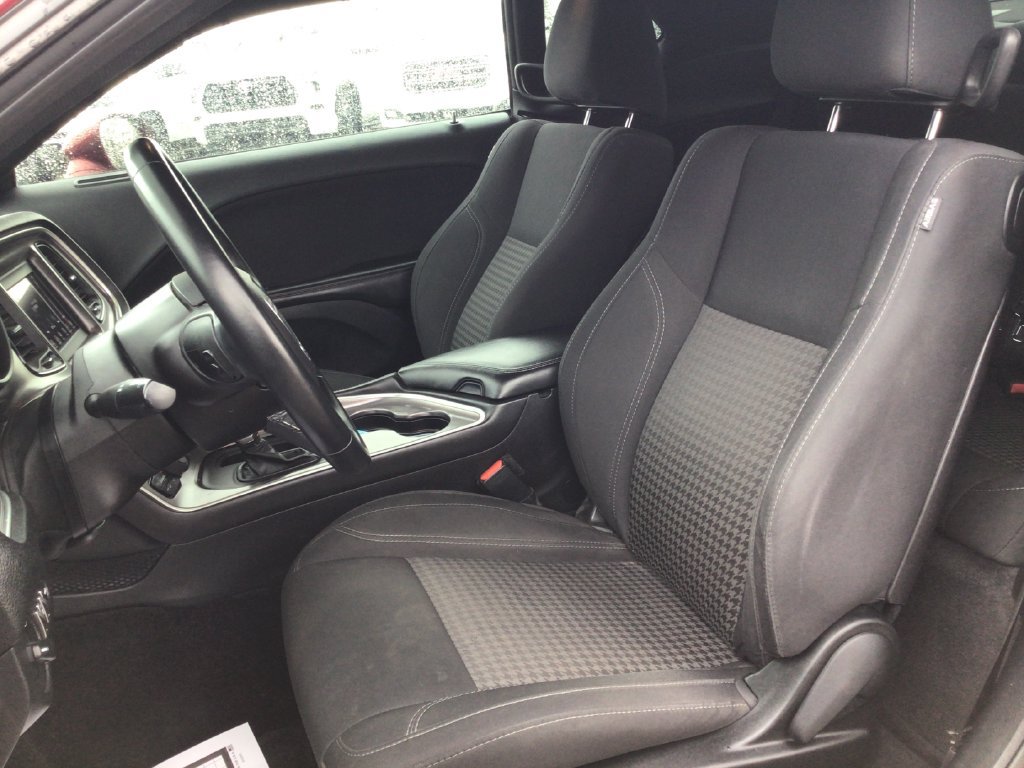 Used 2019 Dodge Challenger SXT RWD image 10
