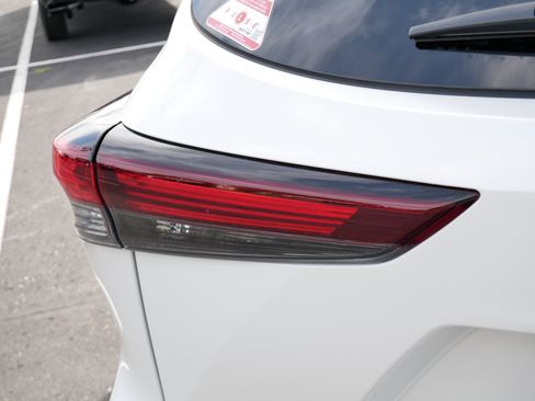 Certified 2025 Toyota Highlander XLE AWD/4WD image 17