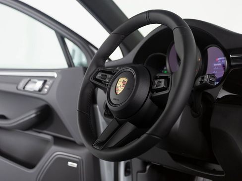 New 2026 Porsche Macan S image 27