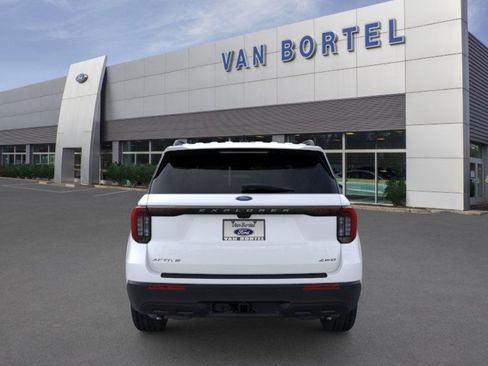 Used 2026 Ford Explorer Active AWD/4WD image 5