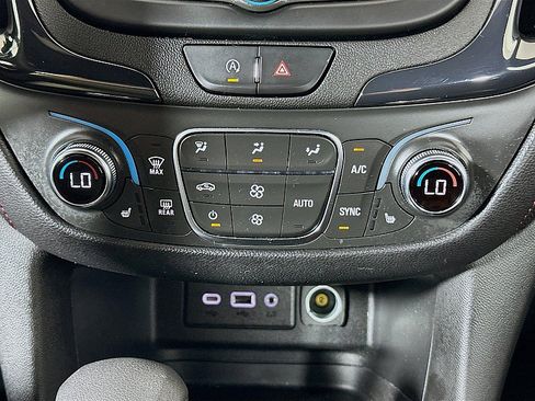 Used 2022 Chevrolet Equinox RS FWD image 17