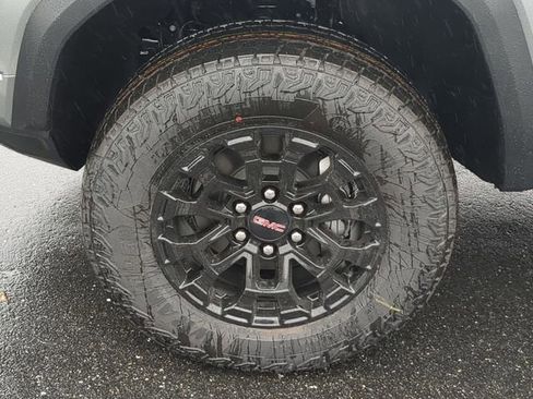 New 2026 GMC Canyon Elevation w/ Convenience Package image 15