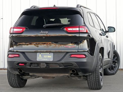 Used 2017 Jeep Cherokee Trailhawk w/ Cold Weather Group image 4