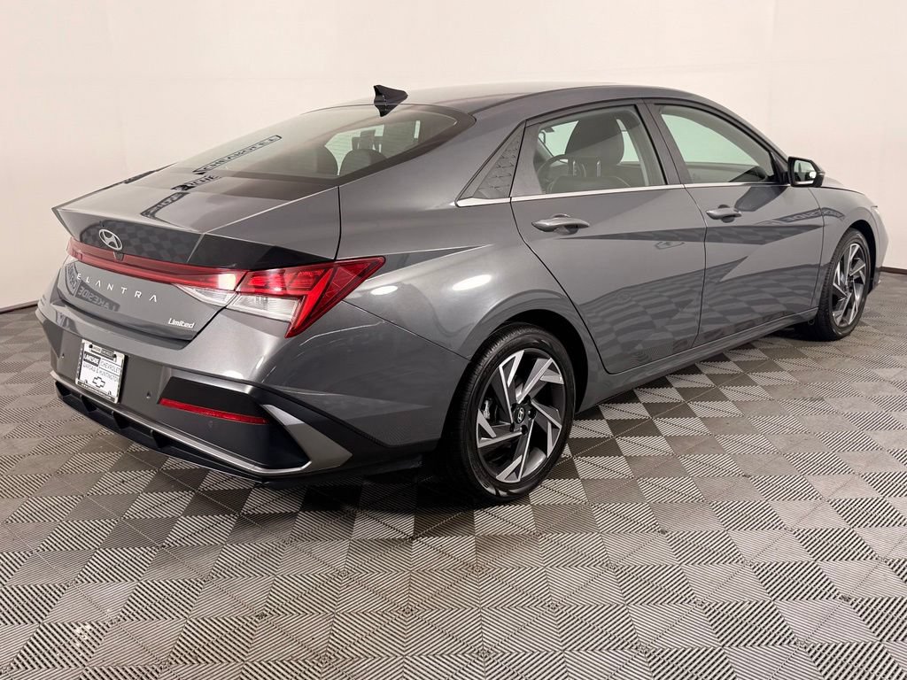 Used 2024 Hyundai Elantra Limited FWD image 6