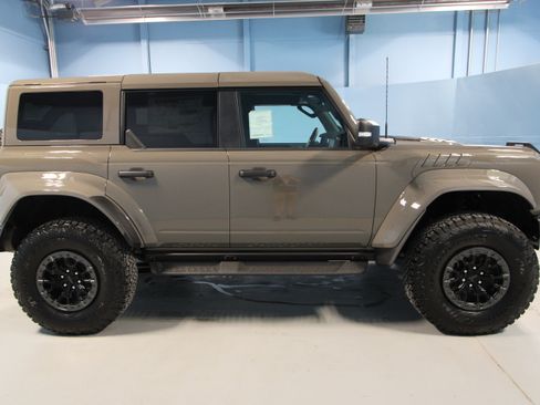 New 2026 Ford Bronco Raptor w/ Interior Carbon Fiber Pack AWD/4WD image 32