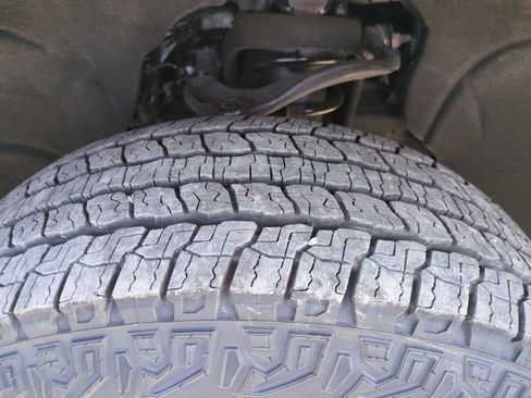 Used 2023 Chevrolet Silverado 1500 LT AWD/4WD image 13