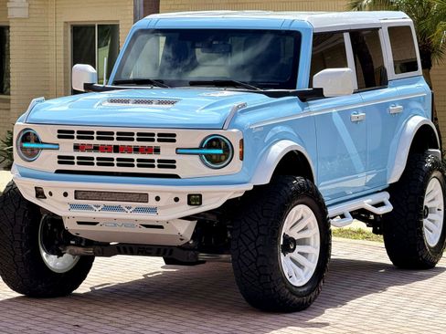 Used 2025 Ford Bronco Outer Banks AWD/4WD image 3