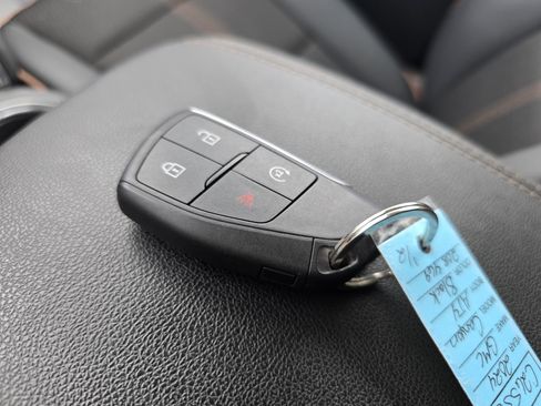 Used 2024 GMC Canyon AT4 w/ Technology Package image 33