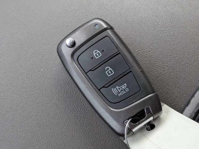 Used 2020 Hyundai Santa Fe SE AWD/4WD image 27