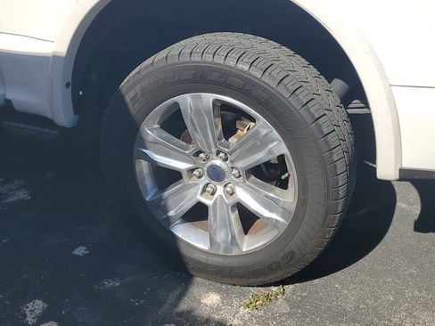 Used 2015 Ford F150 Platinum w/ Equipment Group 701A Luxury image 5