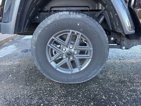 New 2024 Jeep Gladiator Sport image 13