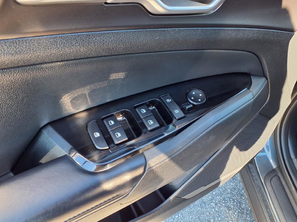 Certified 2023 Kia Sportage EX FWD image 17