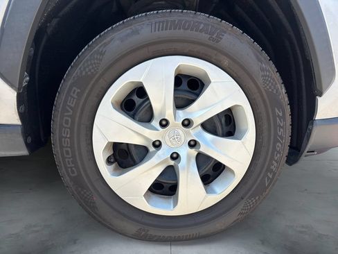 Used 2022 Toyota RAV4 LE FWD image 14