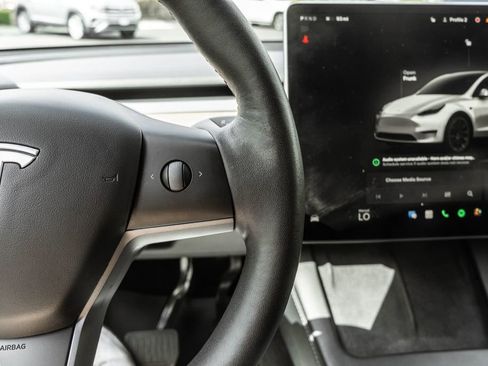 Used 2022 Tesla Model Y Long Range AWD/4WD image 20