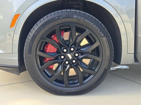 Used 2023 Cadillac XT6 Sport w/ Technology Package AWD/4WD image 25