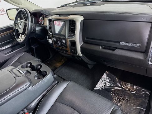 Used 2018 RAM 1500 Laramie image 33