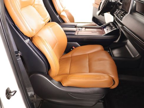 Used 2021 Lincoln Navigator Reserve w/ Luxury Package AWD/4WD image 15