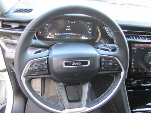 Used 2023 Jeep Grand Cherokee 4WD 4xe image 40